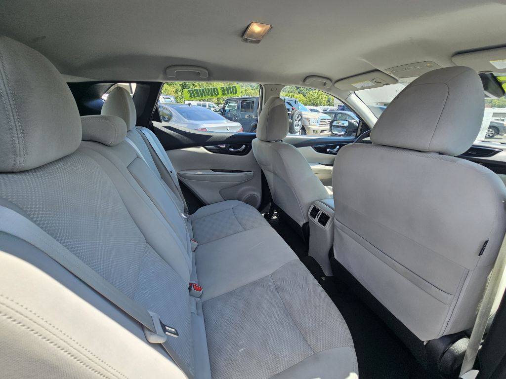 Photo 15 of this NISSAN ROGUE SPORT