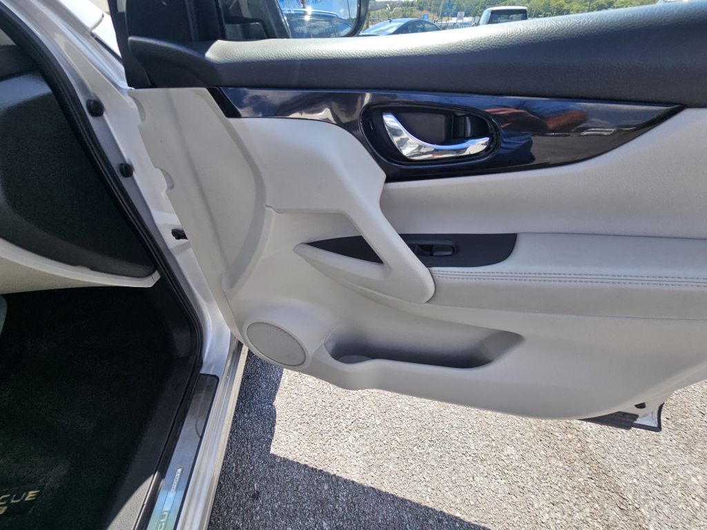 Photo 21 of this NISSAN ROGUE SPORT
