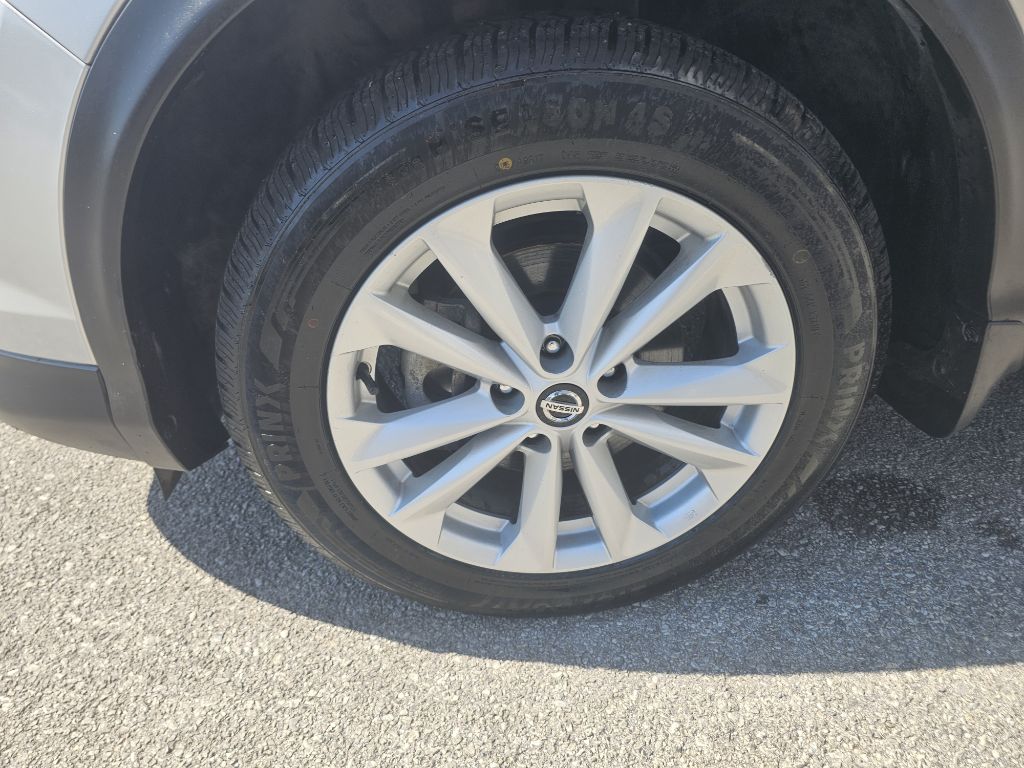 Photo 20 of this NISSAN ROGUE SPORT