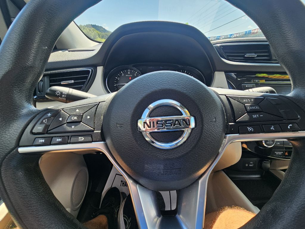 Photo 18 of this NISSAN ROGUE SPORT