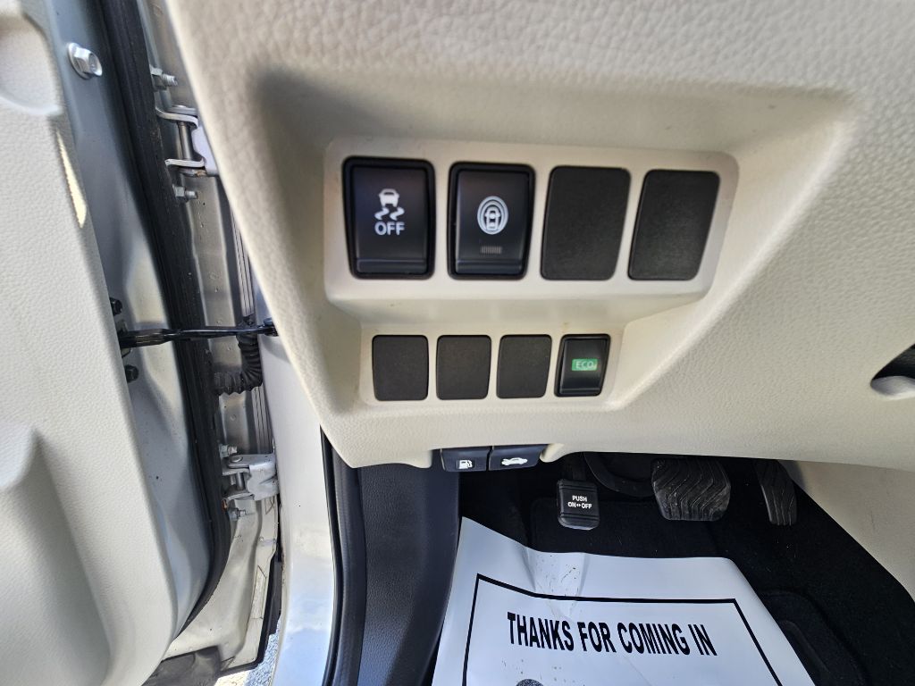 Photo 17 of this NISSAN ROGUE SPORT