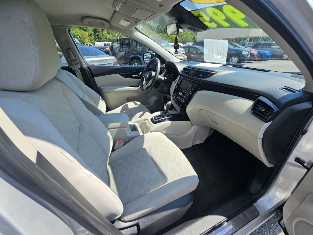 Photo 13 of this NISSAN ROGUE SPORT