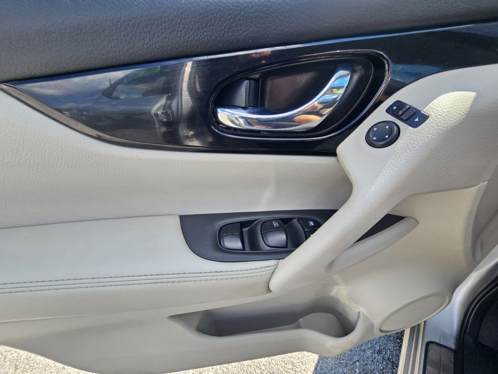 Photo 19 of this NISSAN ROGUE SPORT