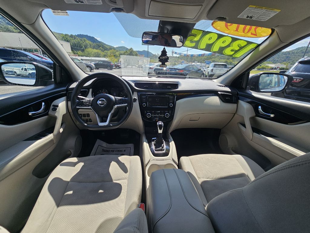 Photo 12 of this NISSAN ROGUE SPORT