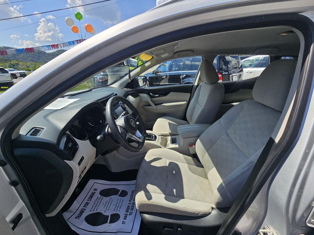 Photo 11 of this NISSAN ROGUE SPORT