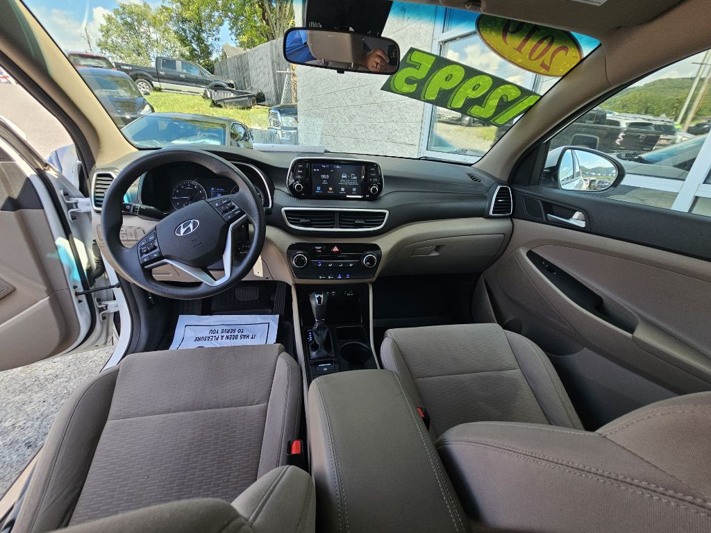 Photo 15 of this HYUNDAI TUCSON