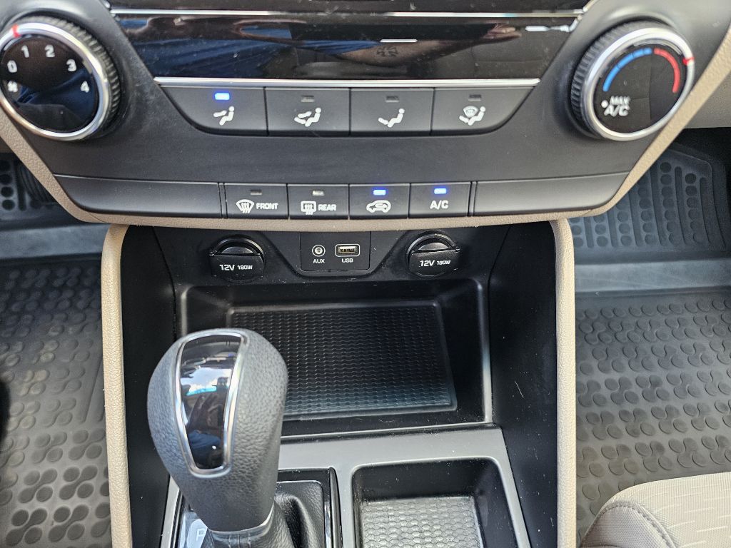 Photo 21 of this HYUNDAI TUCSON