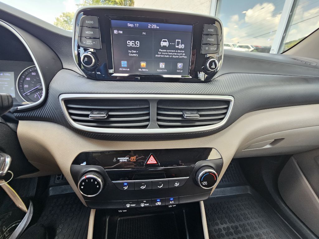 Photo 19 of this HYUNDAI TUCSON