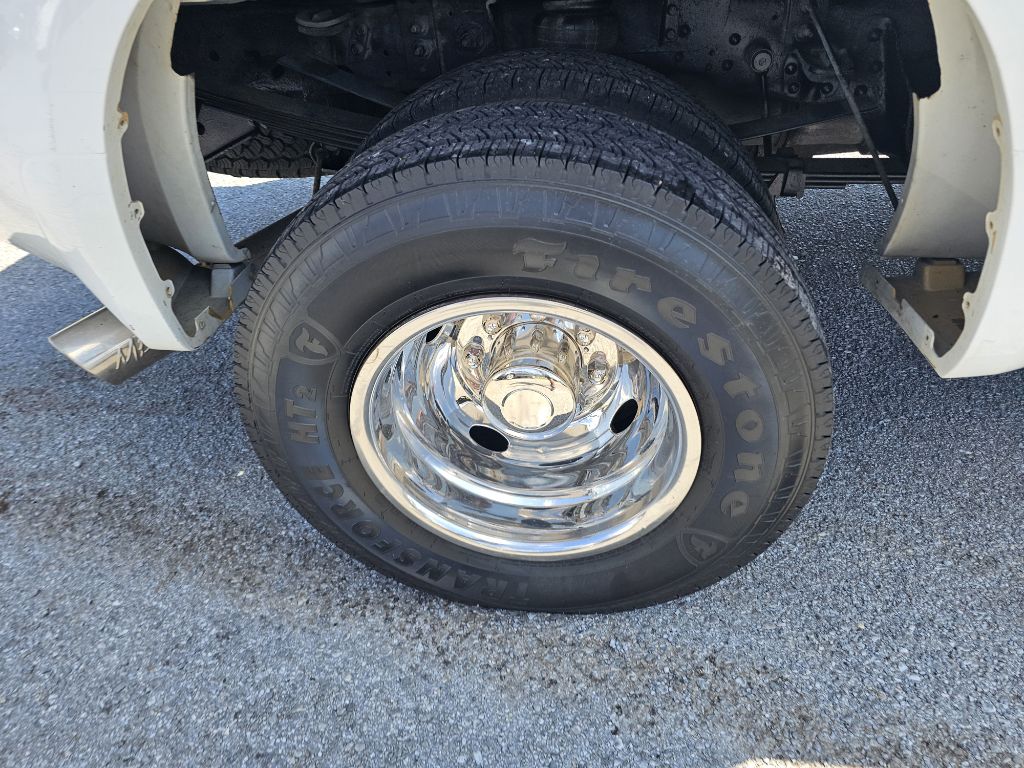 Photo 18 of this FORD F-350 SUPER DUT