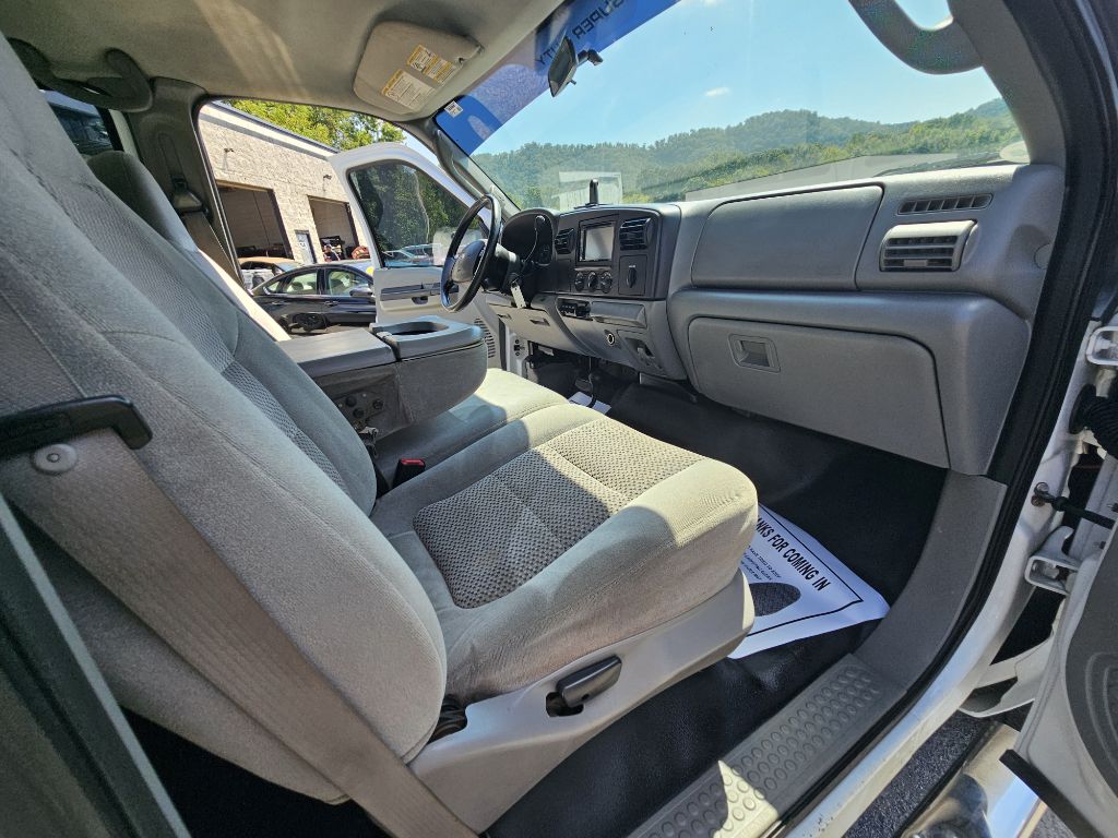 Photo 9 of this FORD F-350 SUPER DUT