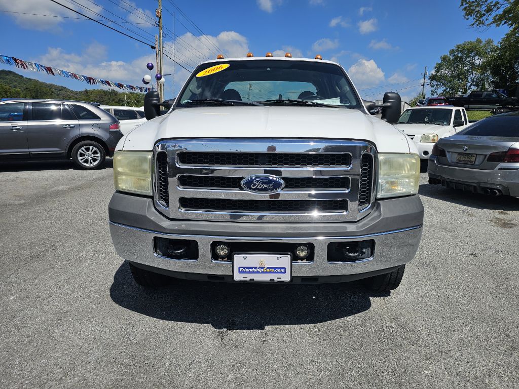 Photo 2 of this FORD F-350 SUPER DUT