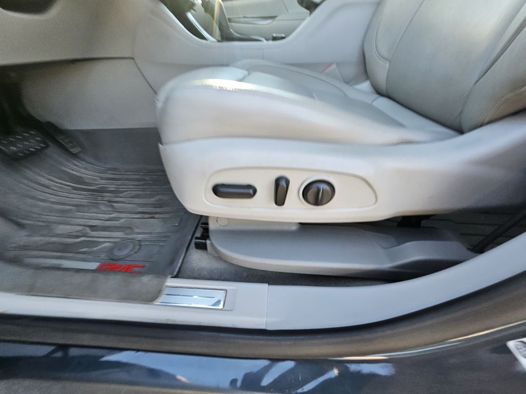 Photo 17 of this GMC ACADIA