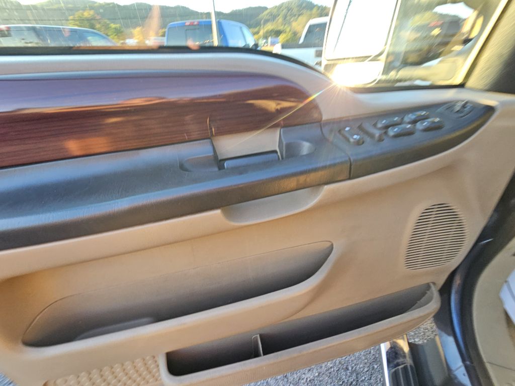 Photo 14 of this FORD F-250 SUPER DUT