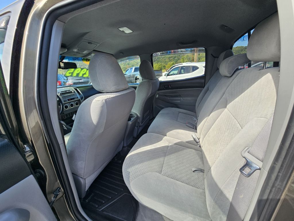 Photo 11 of this TOYOTA TACOMA
