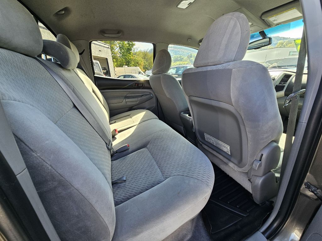Photo 10 of this TOYOTA TACOMA
