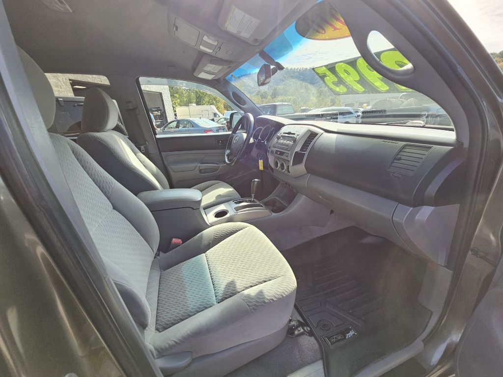 Photo 8 of this TOYOTA TACOMA