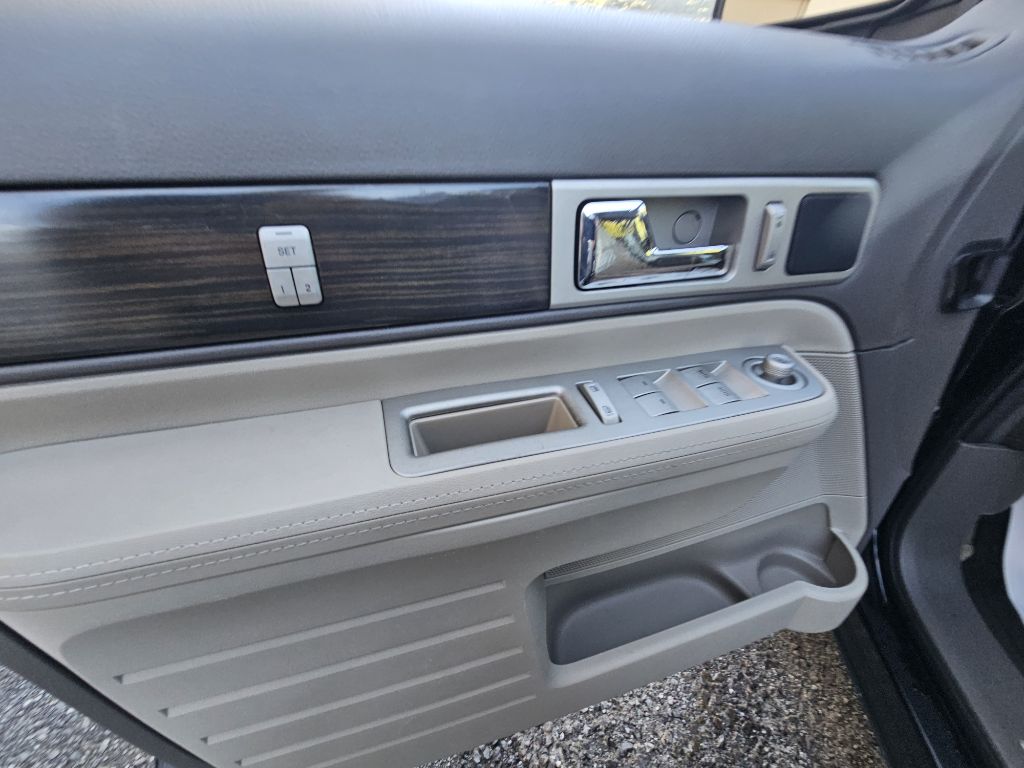 Photo 13 of this LINCOLN MKX