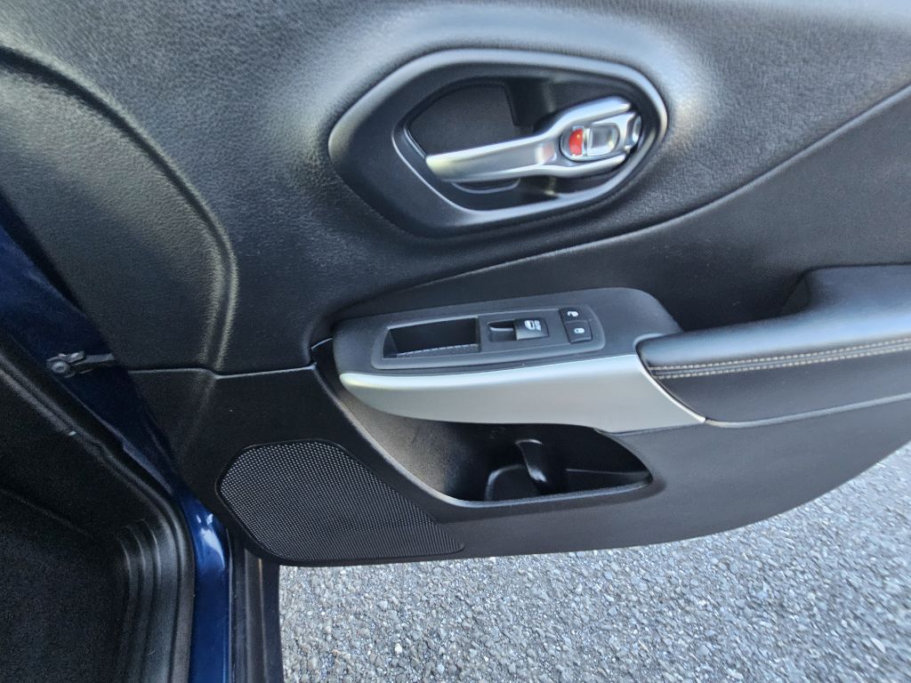 Photo 19 of this JEEP CHEROKEE