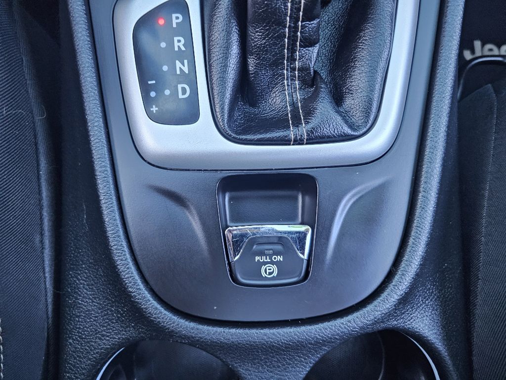 Photo 16 of this JEEP CHEROKEE