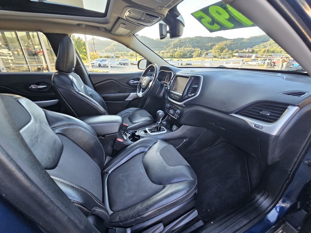 Photo 9 of this JEEP CHEROKEE