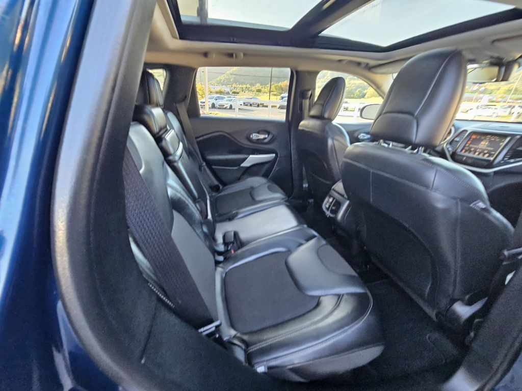 Photo 11 of this JEEP CHEROKEE
