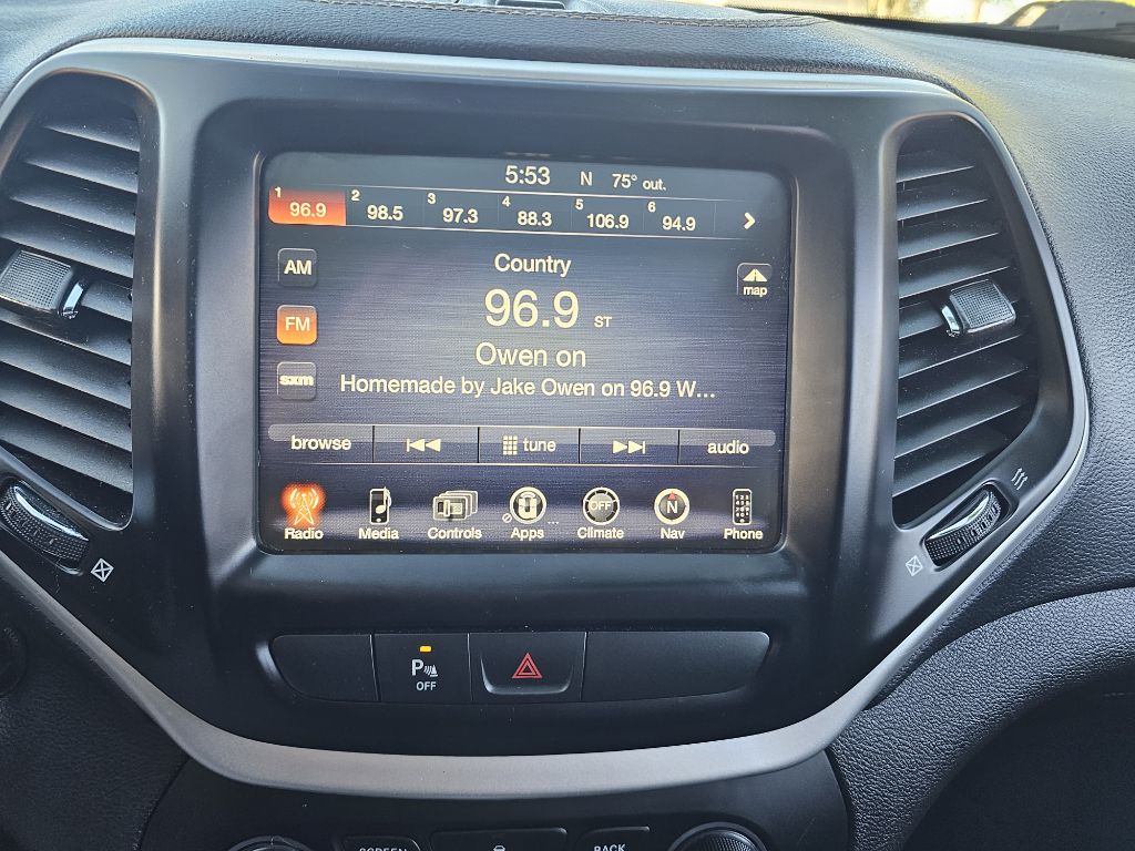 Photo 12 of this JEEP CHEROKEE