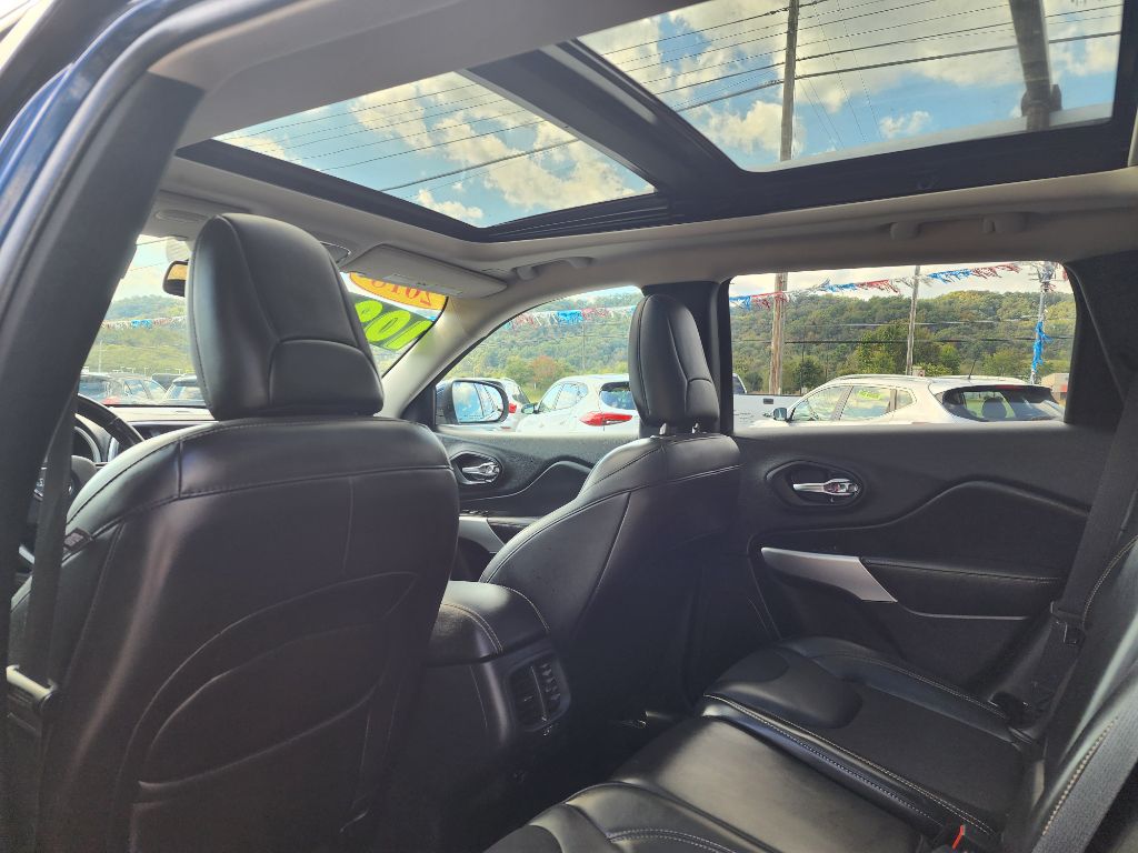 Photo 17 of this JEEP CHEROKEE