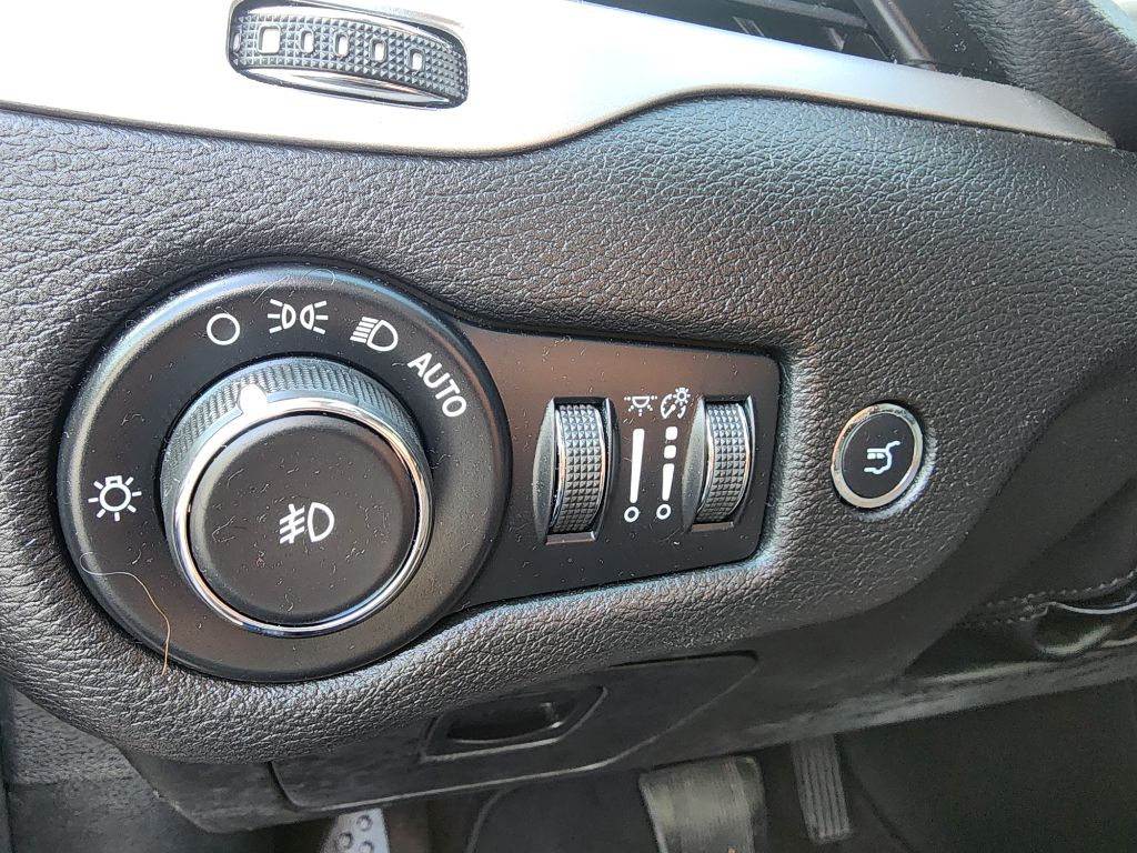 Photo 15 of this JEEP CHEROKEE