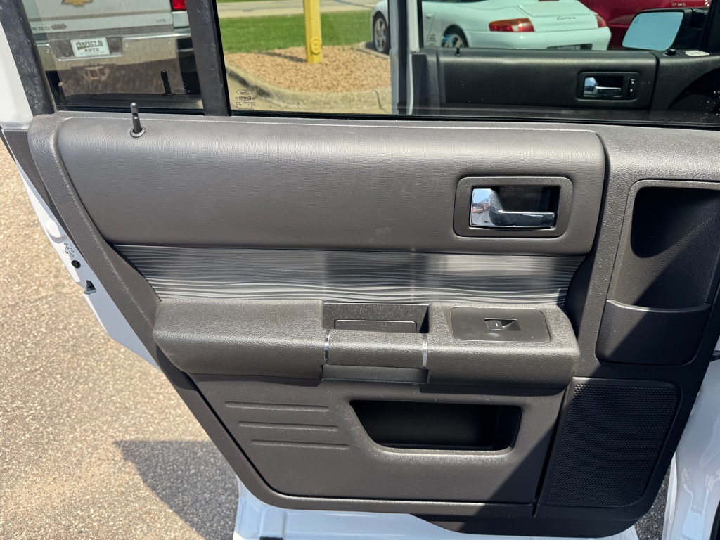 Photo 25 of this FORD FLEX