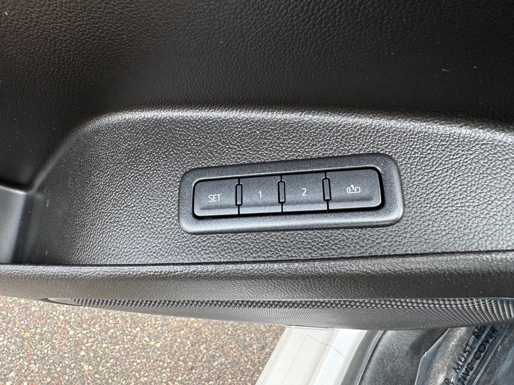 Photo 25 of this GMC YUKON