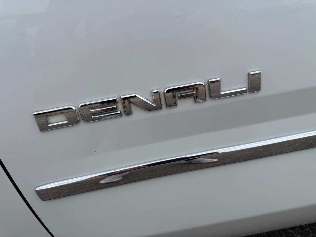 Photo 19 of this GMC YUKON