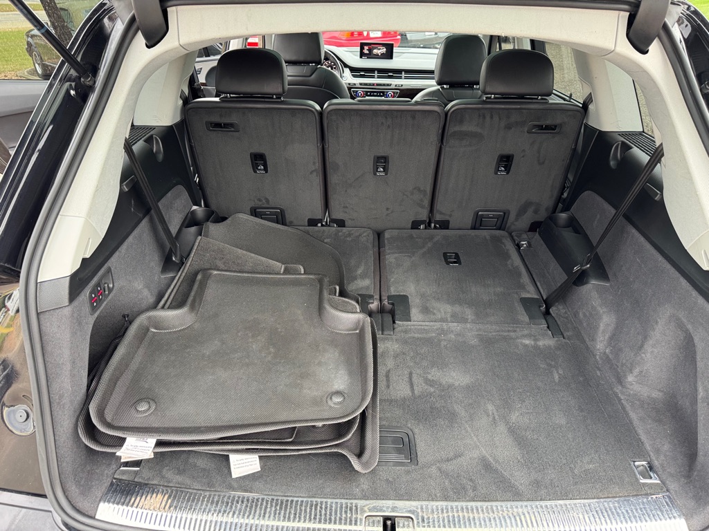 Photo 23 of this AUDI Q7