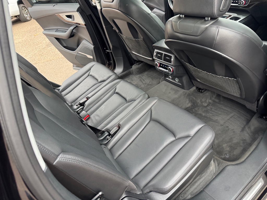 Photo 29 of this AUDI Q7