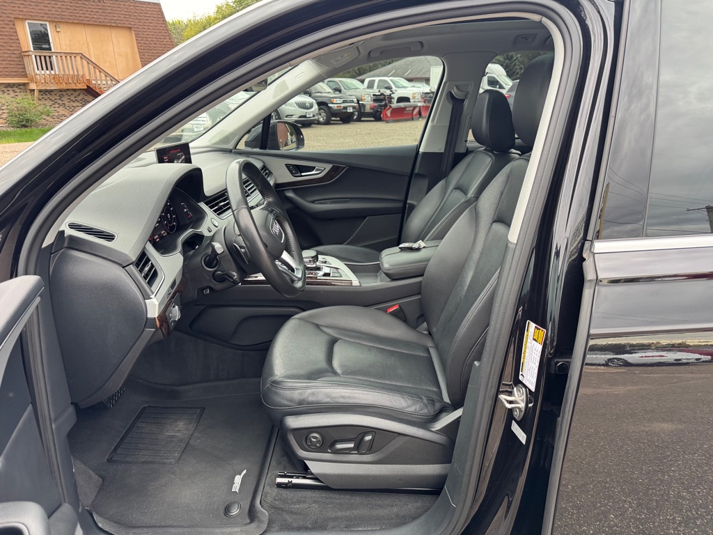 Photo 13 of this AUDI Q7