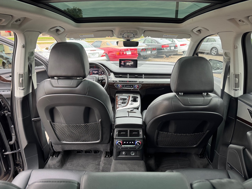 Photo 25 of this AUDI Q7