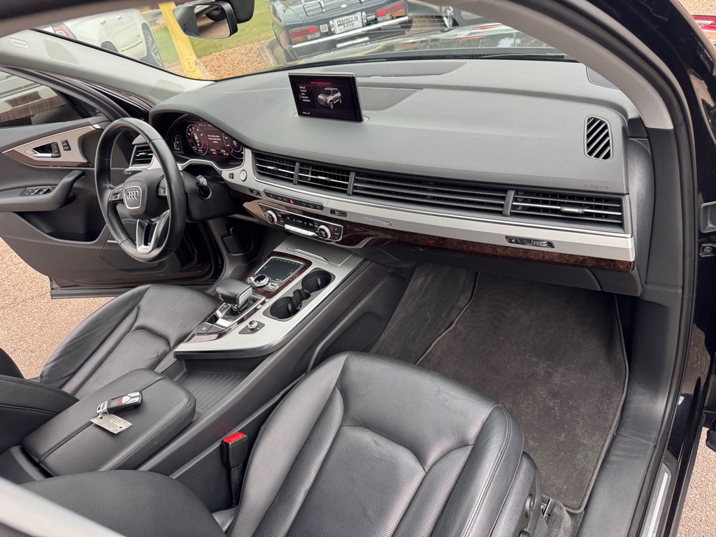 Photo 33 of this AUDI Q7