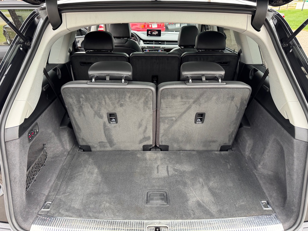 Photo 24 of this AUDI Q7
