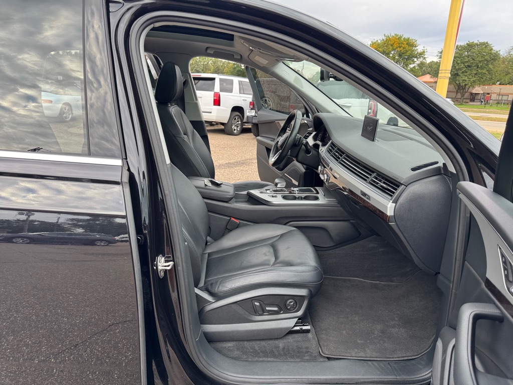 Photo 31 of this AUDI Q7