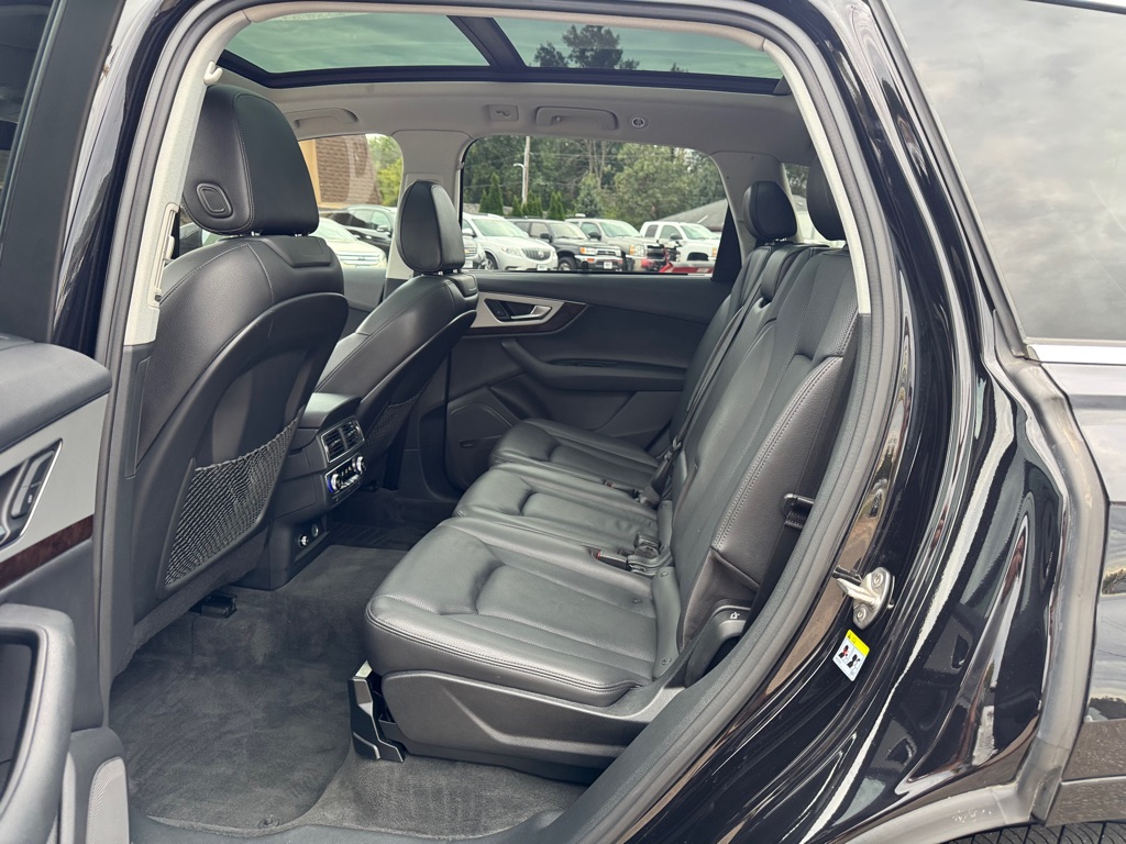 Photo 20 of this AUDI Q7