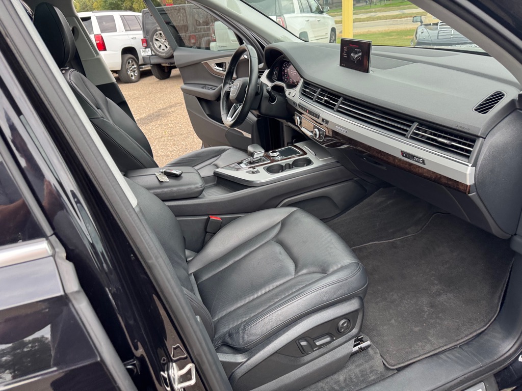 Photo 32 of this AUDI Q7
