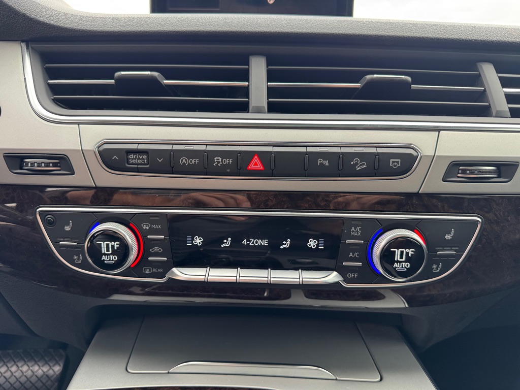Photo 41 of this AUDI Q7