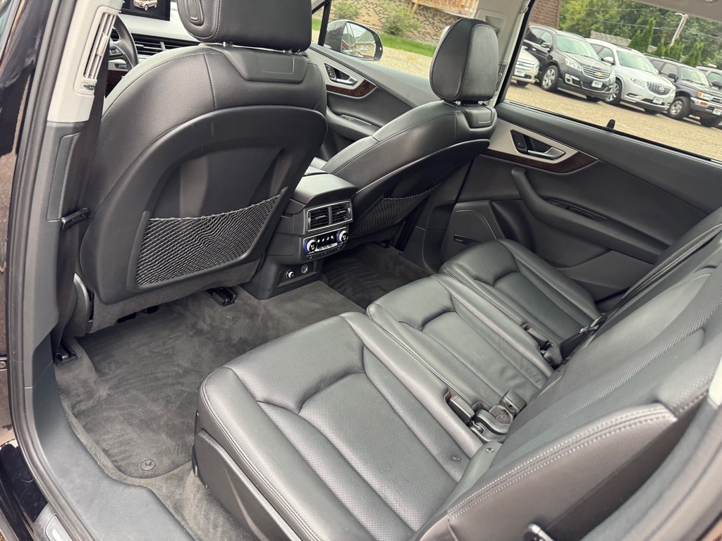 Photo 21 of this AUDI Q7