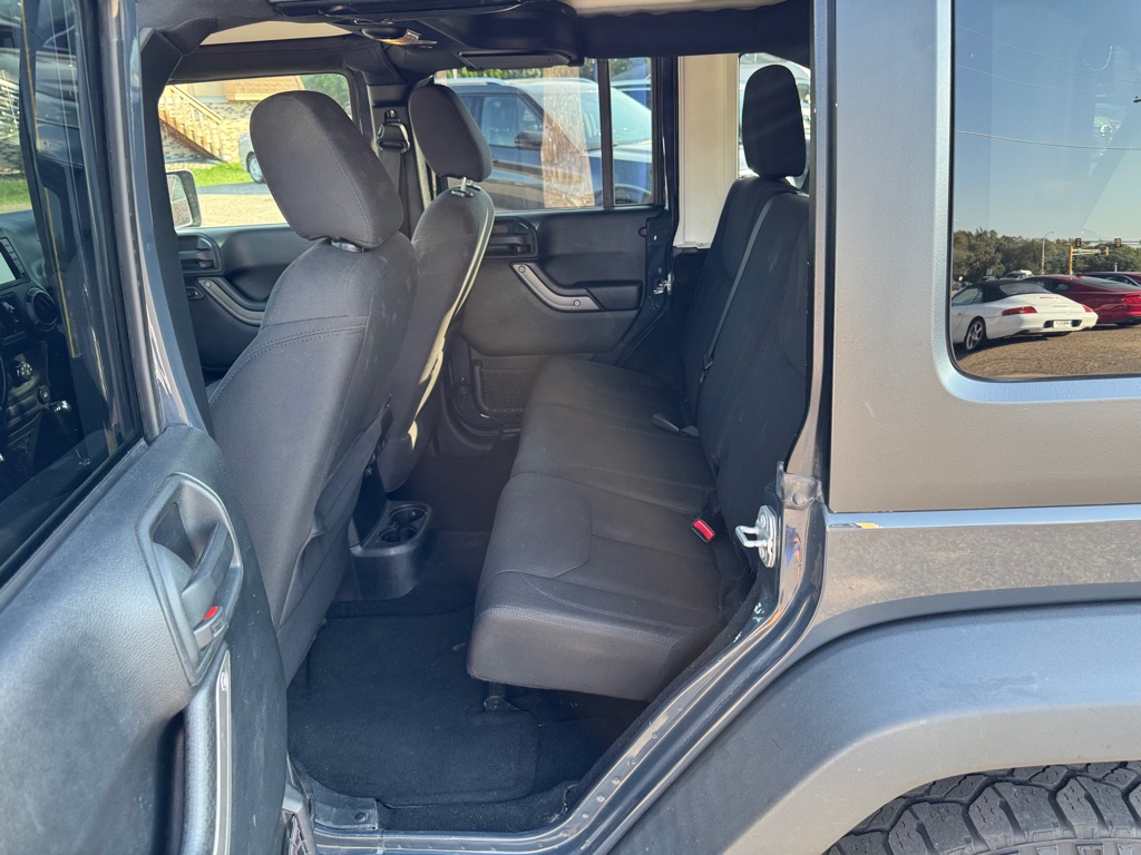 Photo 18 of this JEEP WRANGLER UNLIMI