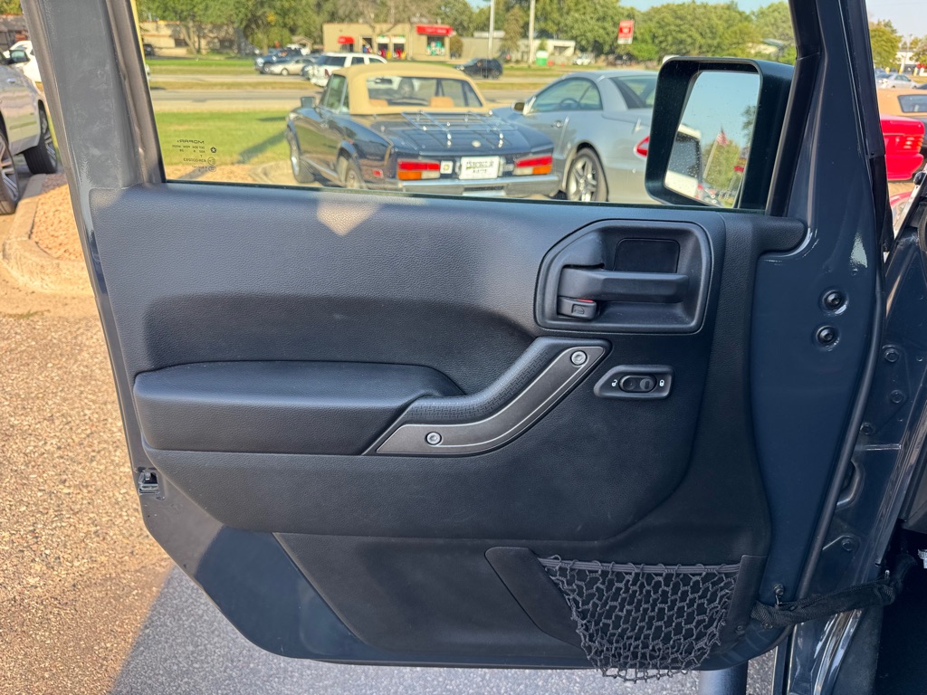 Photo 17 of this JEEP WRANGLER UNLIMI