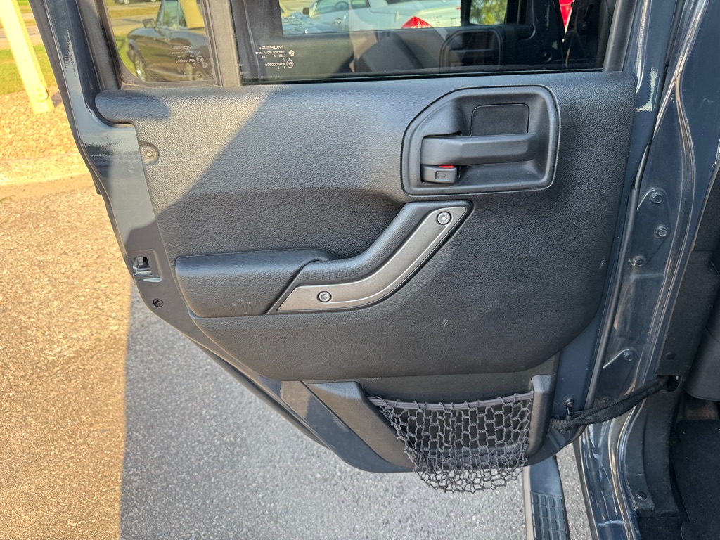 Photo 20 of this JEEP WRANGLER UNLIMI