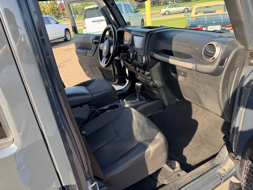 Photo 27 of this JEEP WRANGLER UNLIMI