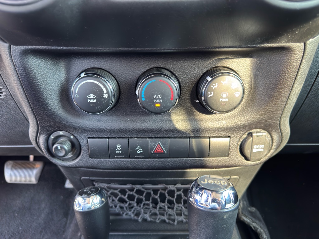 Photo 34 of this JEEP WRANGLER UNLIMI