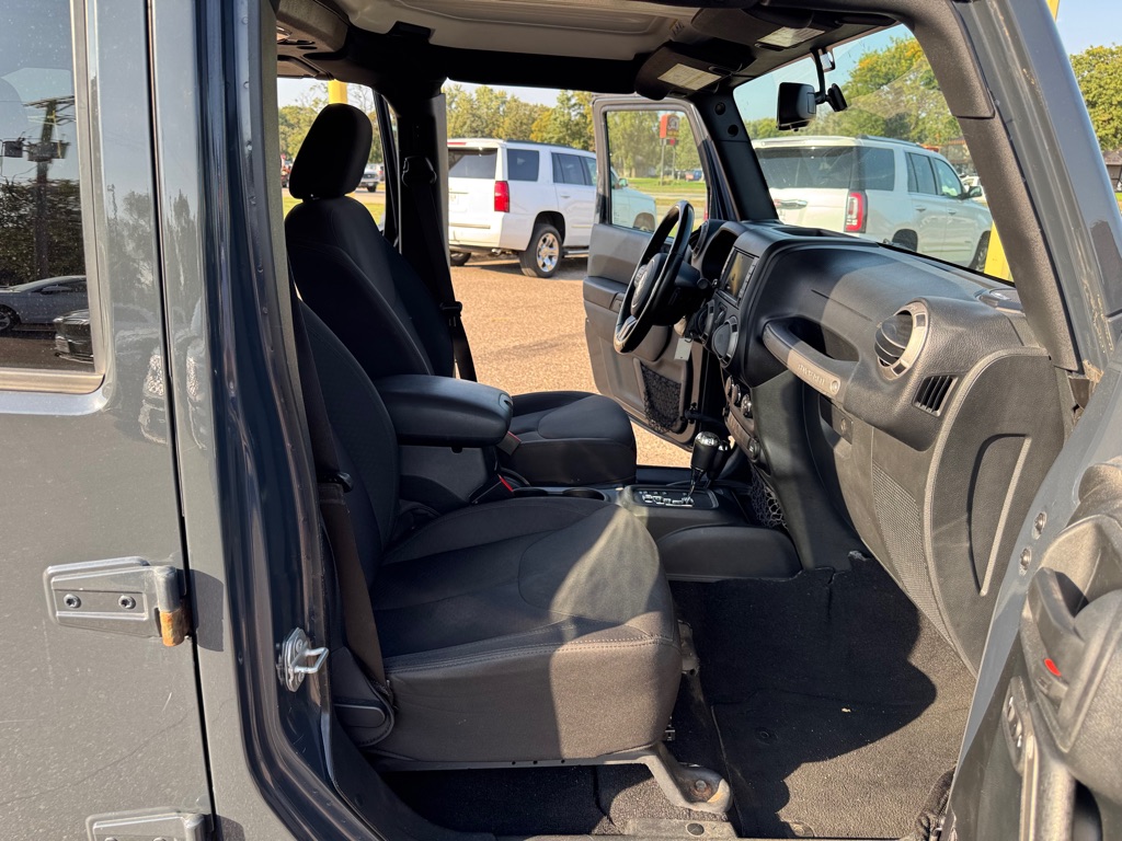 Photo 26 of this JEEP WRANGLER UNLIMI