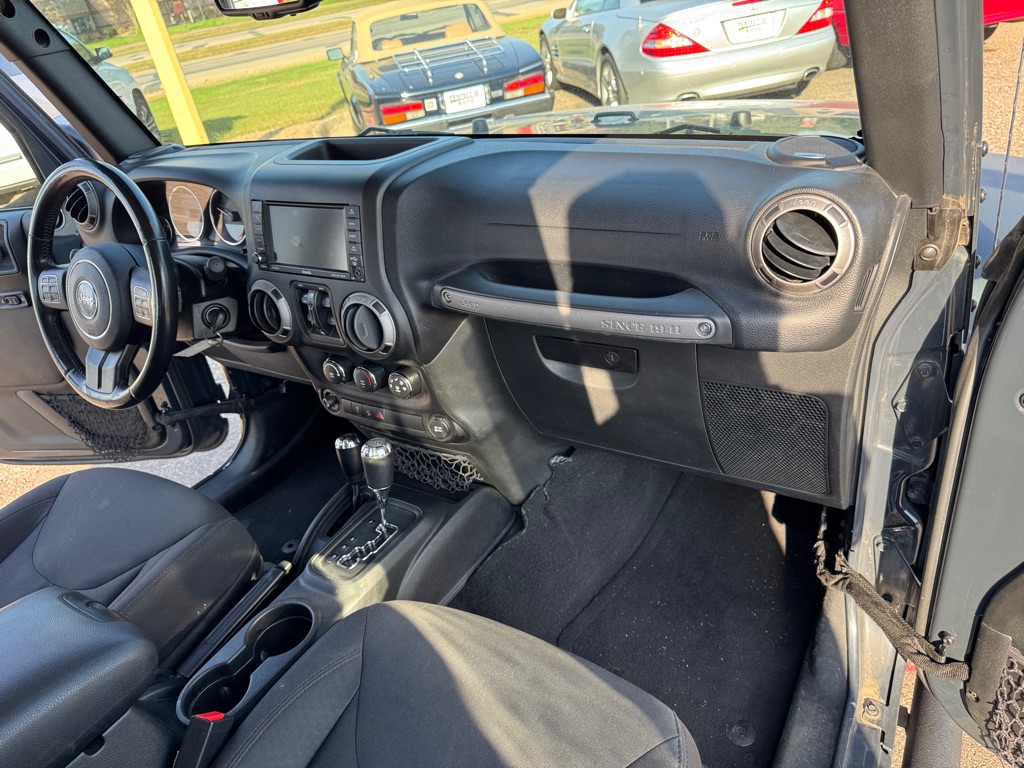 Photo 28 of this JEEP WRANGLER UNLIMI
