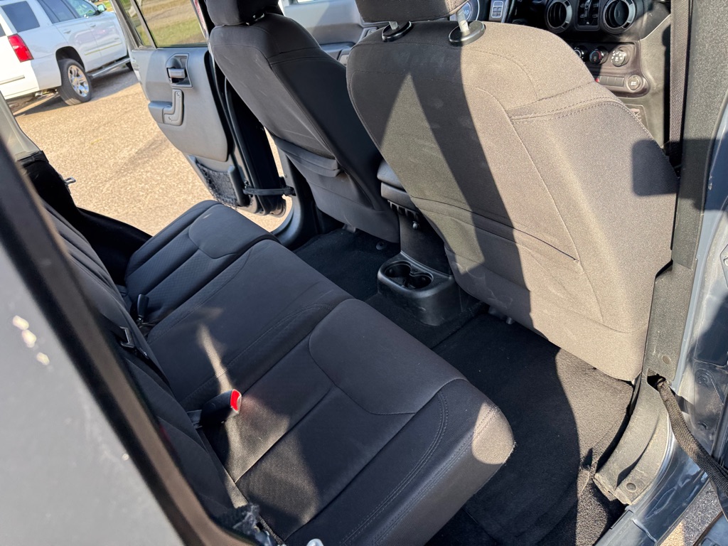 Photo 24 of this JEEP WRANGLER UNLIMI